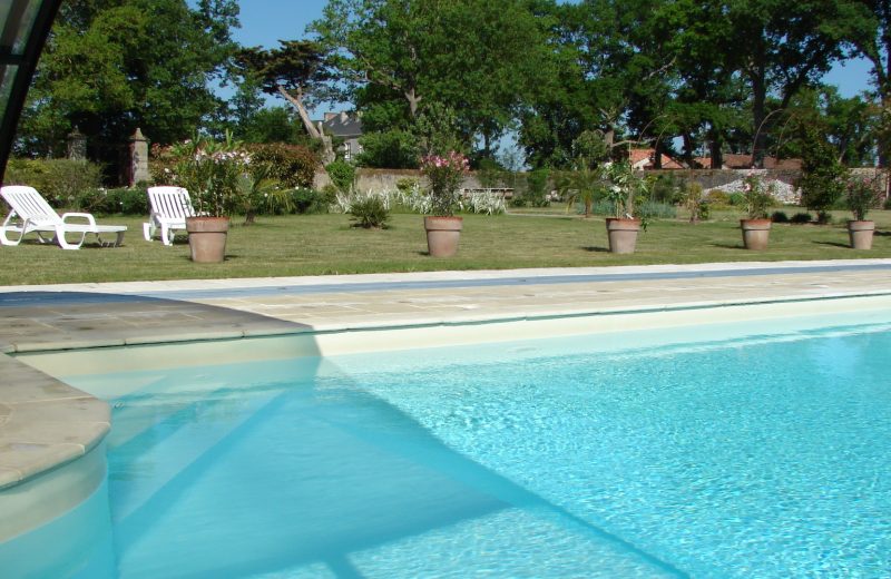 DSC00944 piscine vue sur jardin & bergerie