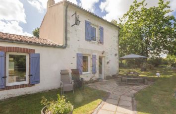 GÎTE LA SANSONNIÈRE MAISON BLEUE