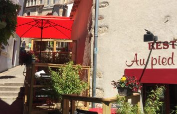 RESTAURANT  AU PIED DE L’ESCALIER